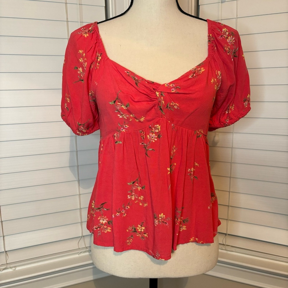 American Eagle Short Sleeve Red Floral Top Size Small